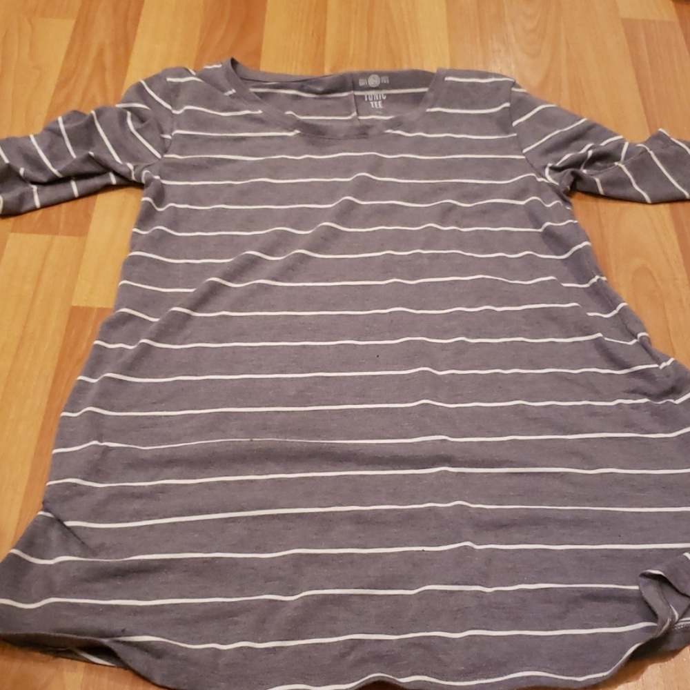 Grey tshirt